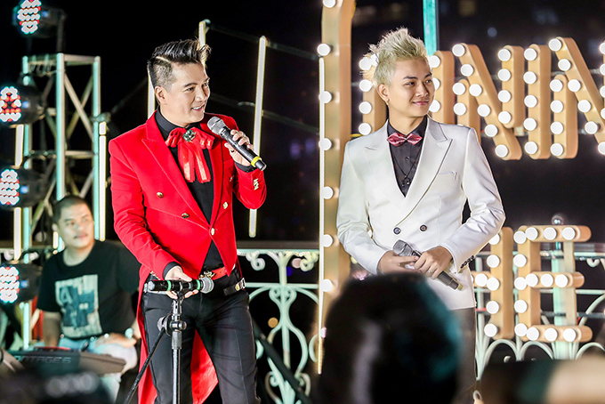 Hoài Lâm và bạn gái đón Giáng sinh trên du thuyền 3 triệu USD